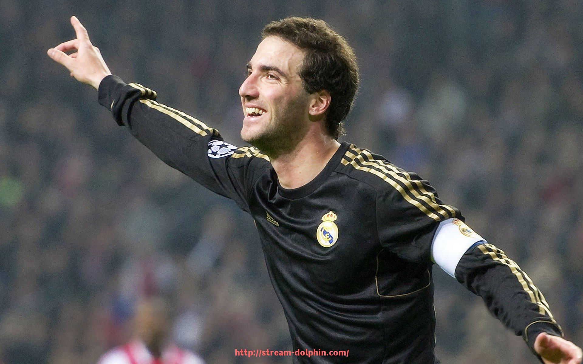 海豚直播-英超球员不同意转会怎么办？解读球员合同条款与博弈